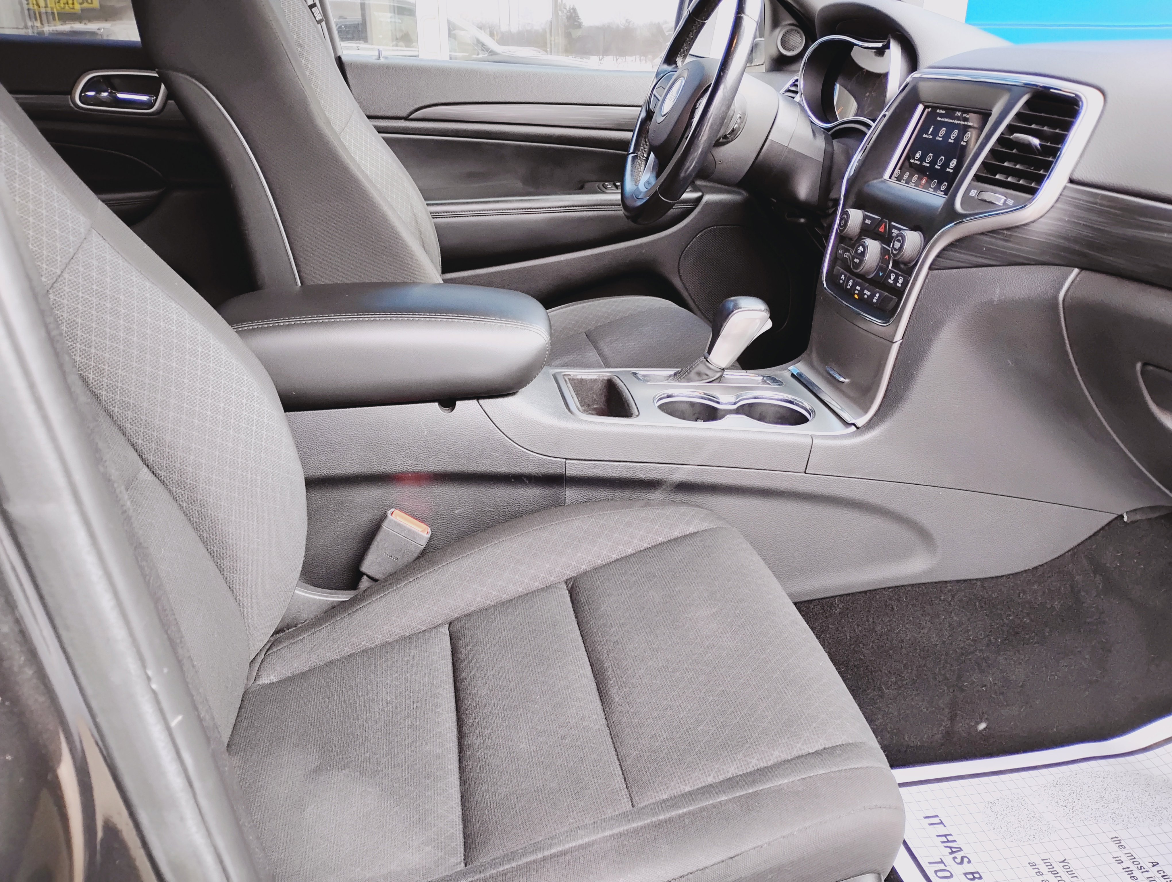 Used 2020 Jeep Grand Cherokee Laredo image 12