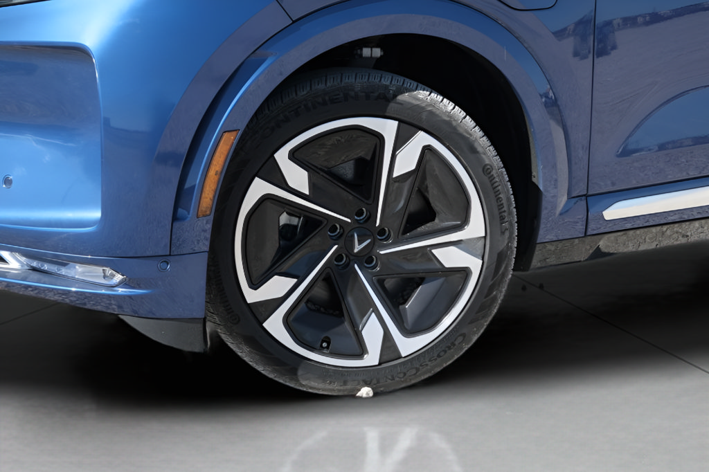 New 2024 VinFast VF 9 Plus AWD/4WD image 35
