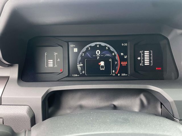 Used 2025 Toyota Tacoma SR5 AWD/4WD image 17
