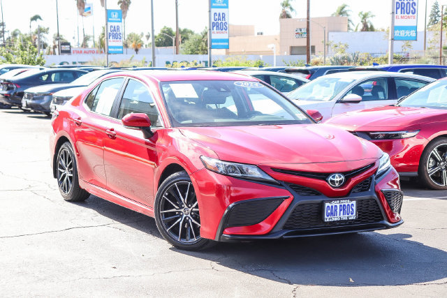 Used 2024 Toyota Camry SE w/ Convenience Package FWD image 2