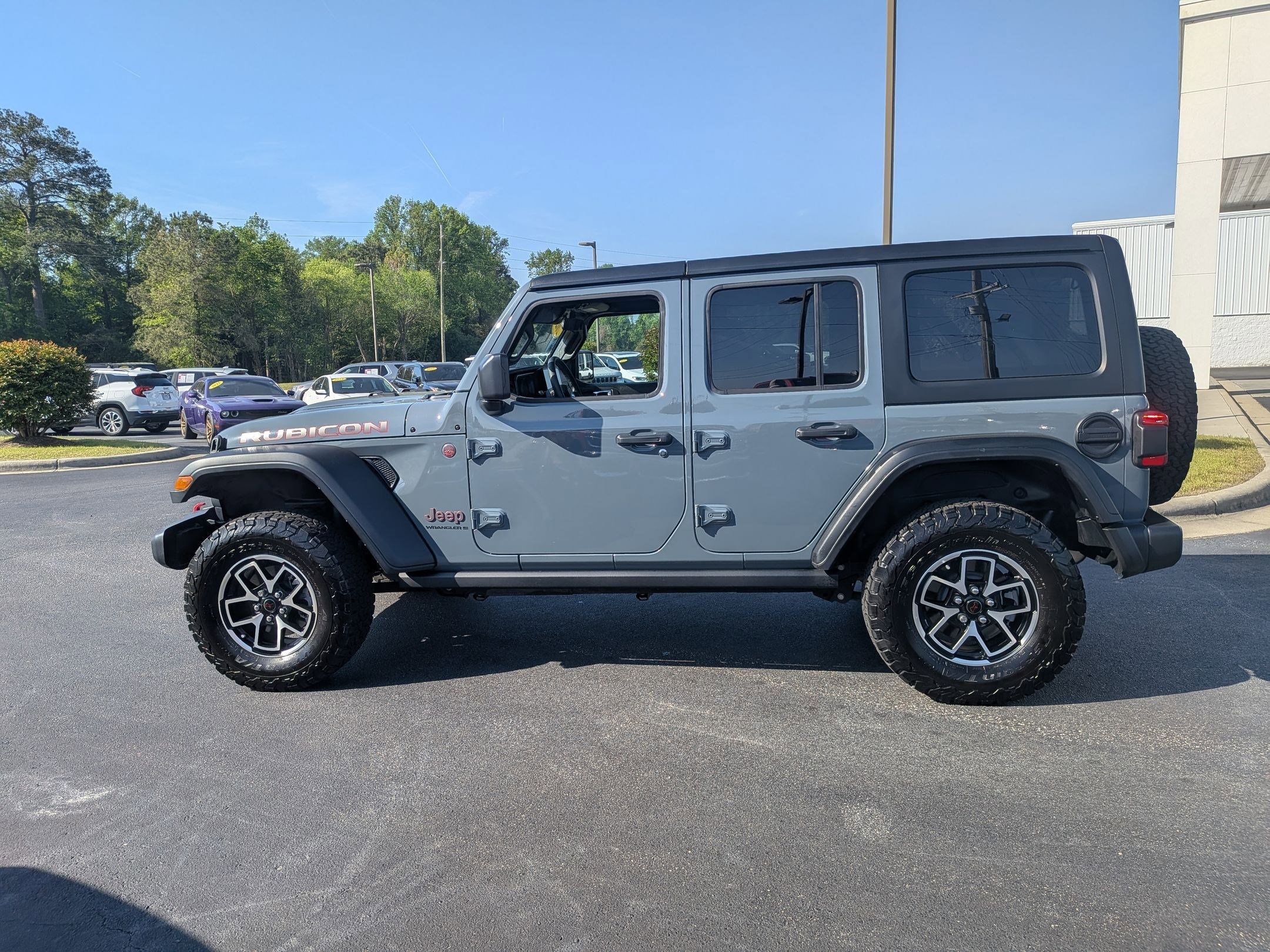 Used 2025 Jeep Wrangler Unlimited Rubicon image 6