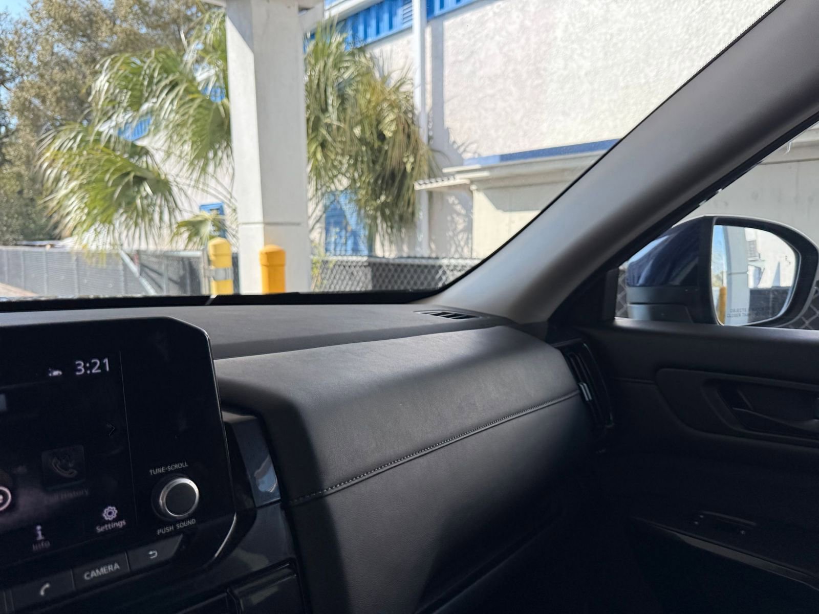 Used 2025 Nissan Pathfinder SV image 38