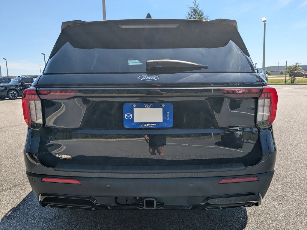 New 2027 Ford Explorer ST-Line RWD image 5