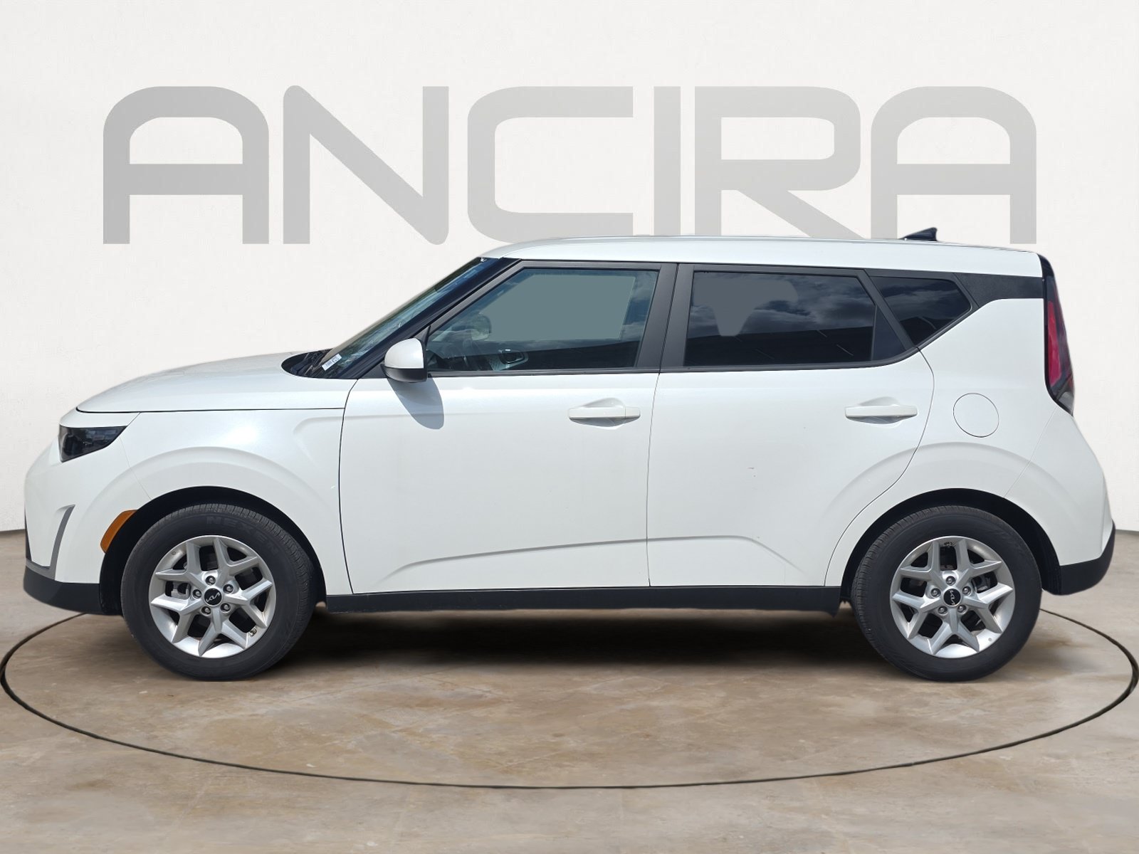 Certified 2025 Kia Soul LX w/ LX Technology Package FWD image 5