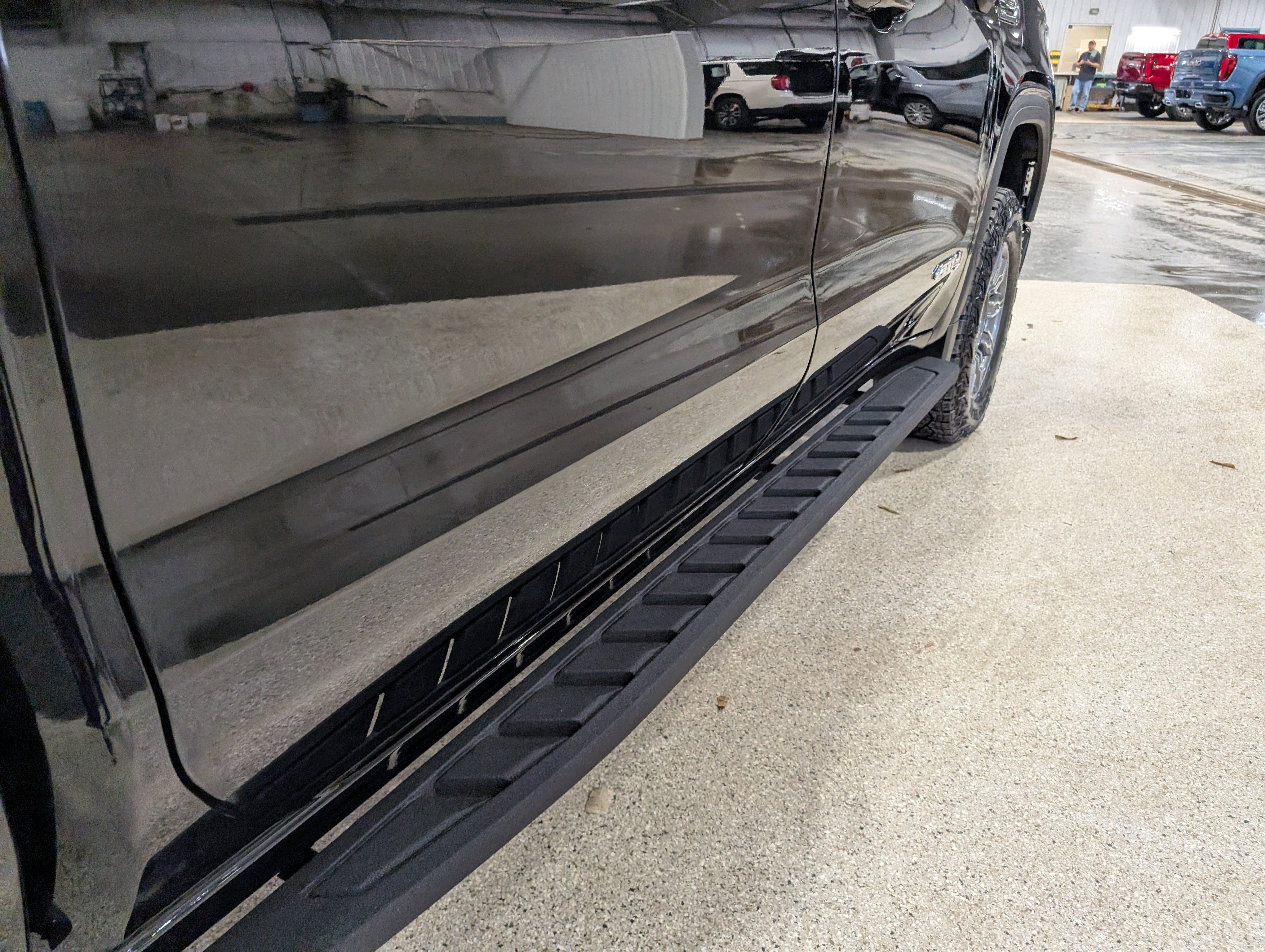 Used 2024 GMC Sierra 1500 AT4 w/ Technology Package image 11