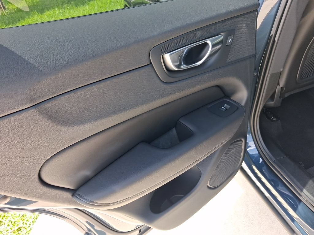 Certified 2024 Volvo XC60 B5 Plus AWD/4WD image 11