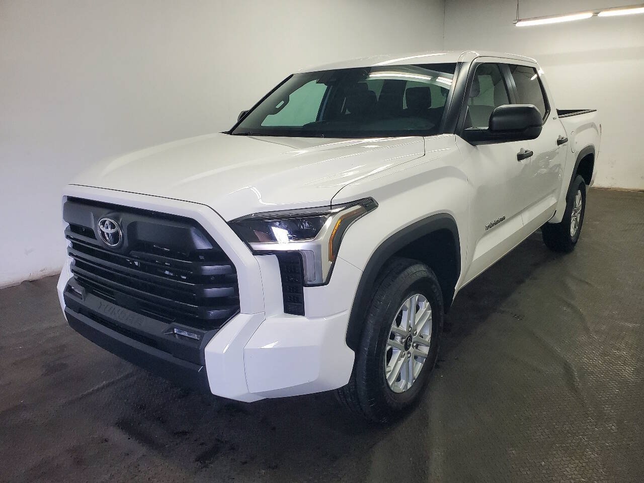 Used 2025 Toyota Tundra SR5 AWD/4WD image 1