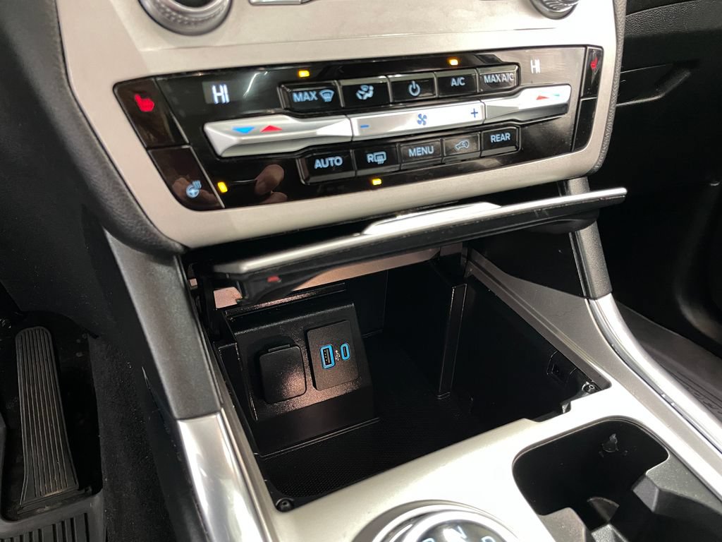 Used 2020 Ford Explorer XLT AWD/4WD image 33