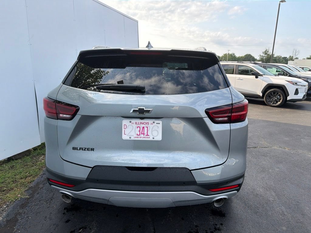 New 2026 Chevrolet Blazer LT w/ LPO, Black Sport Package FWD image 8