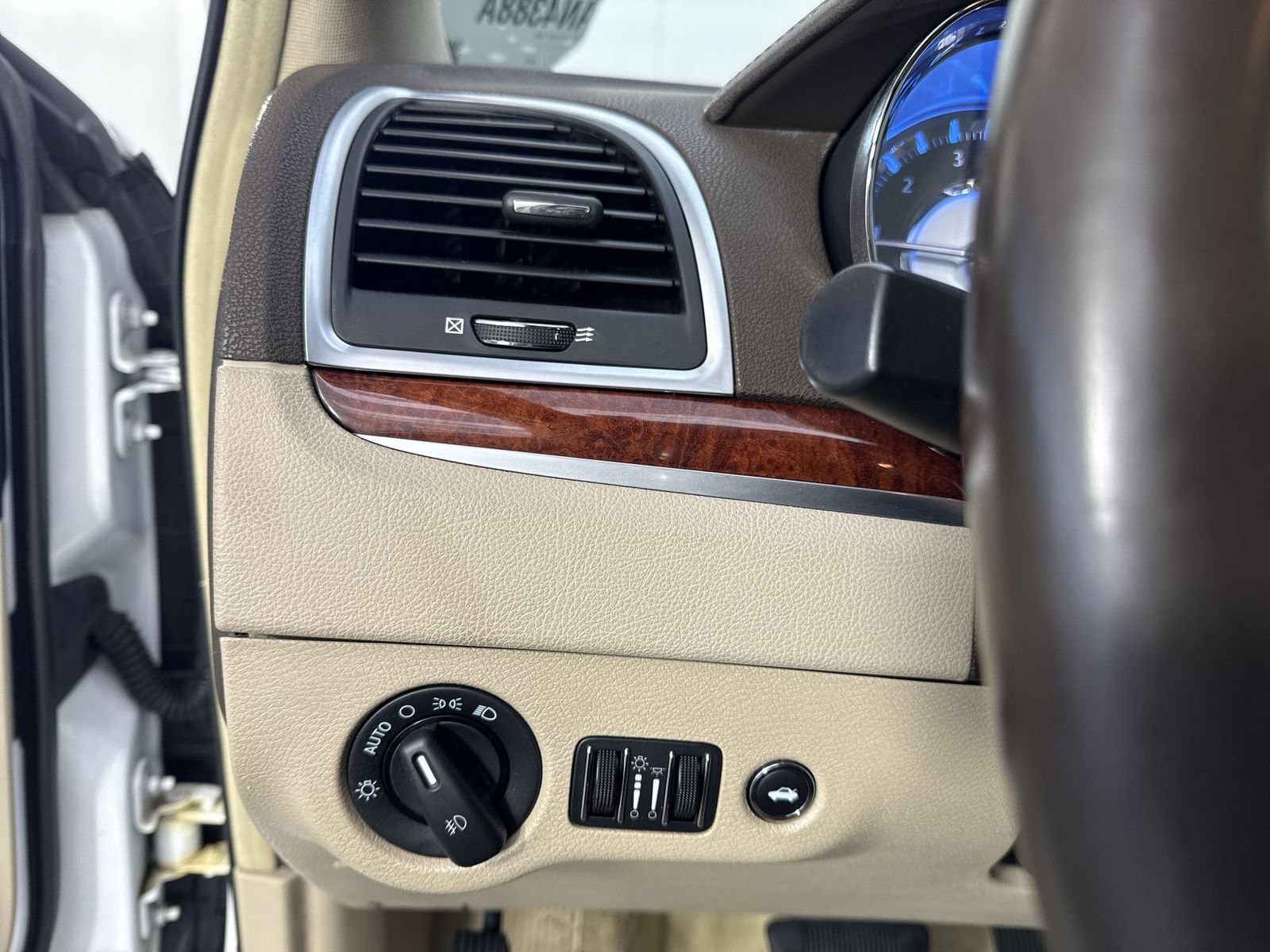 Used 2011 Chrysler 300 C w/ Sound Group RWD image 15