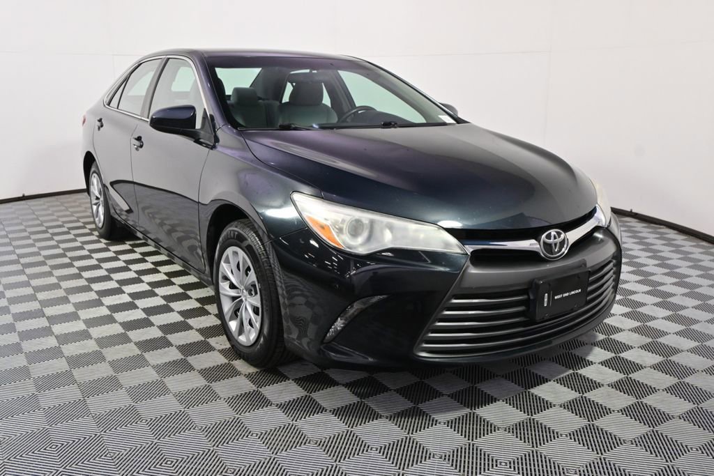 Used 2015 Toyota Camry LE image 9