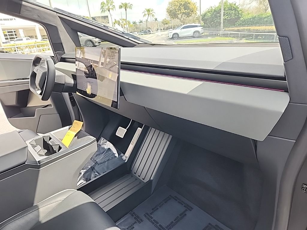 Used 2025 Tesla Cybertruck AWD Crew Cab image 23