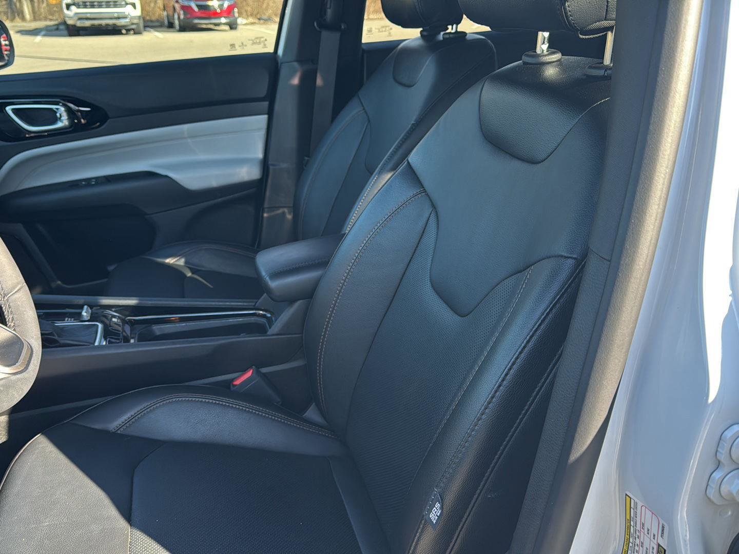 Used 2023 Jeep Compass Limited image 13