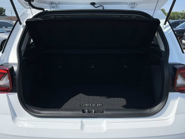 New 2026 Hyundai Venue SEL FWD image 11