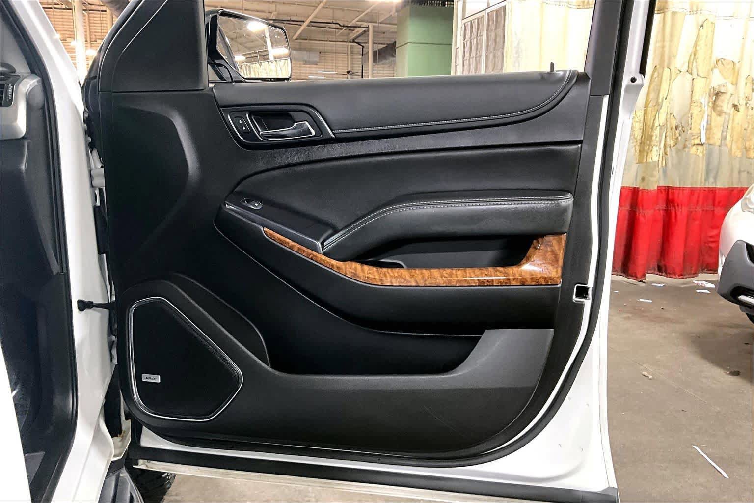 Used 2019 Chevrolet Suburban Premier AWD/4WD image 23
