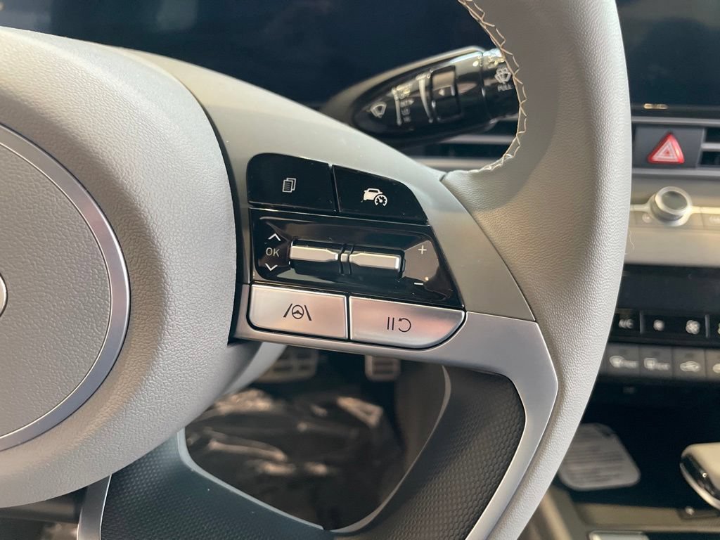 New 2026 Hyundai Elantra SEL FWD image 15