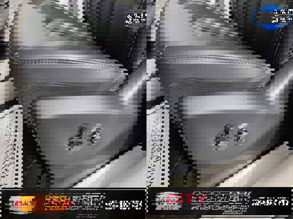 Used 2024 Chrysler Pacifica Touring-L image 13