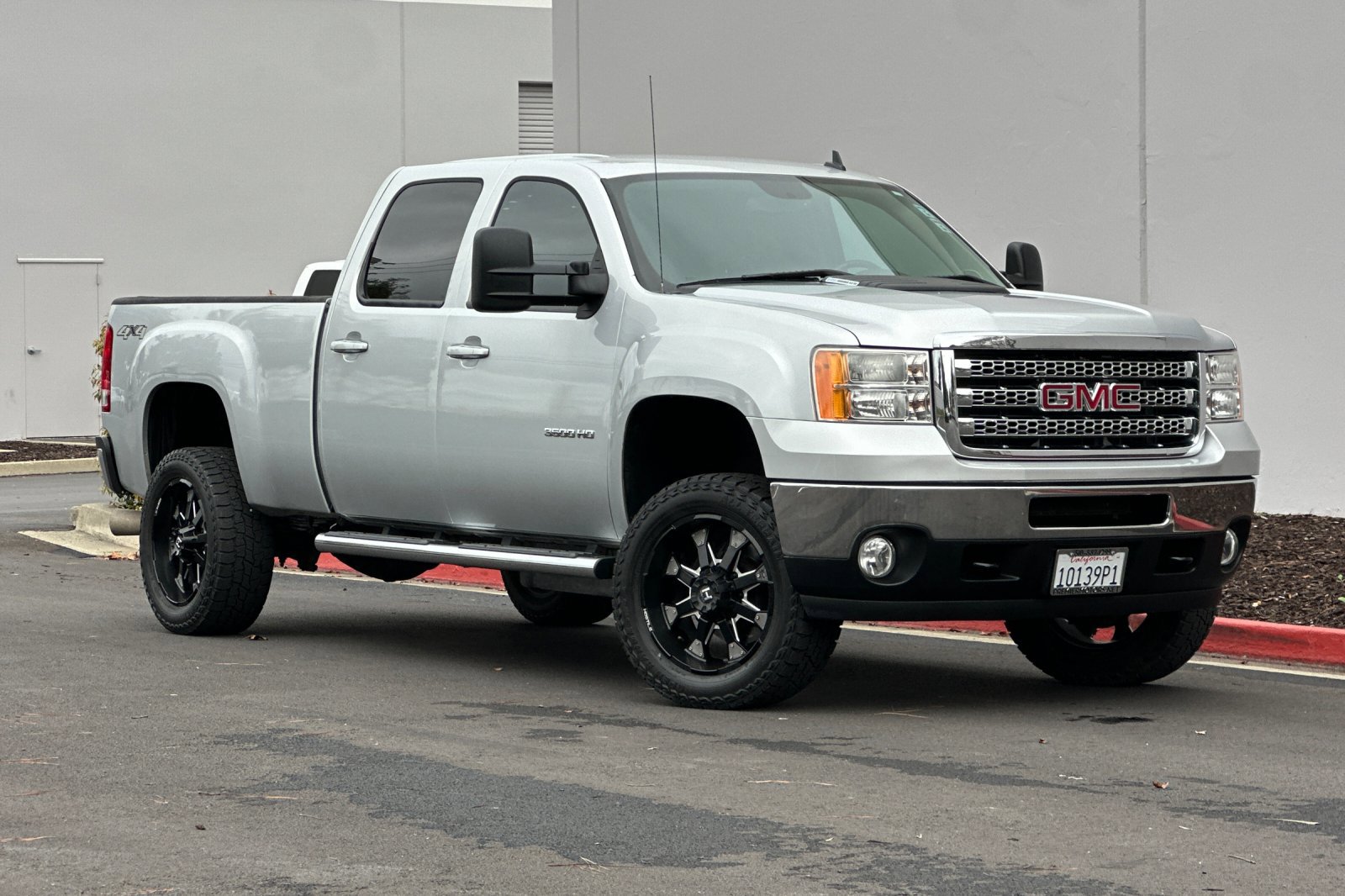 Used 2014 GMC Sierra 3500 SLT w/ SLT Convenience Package image 2