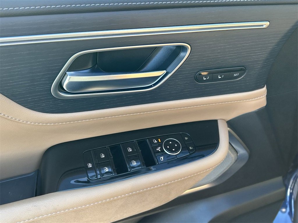 Certified 2025 INFINITI QX80 Sensory image 16