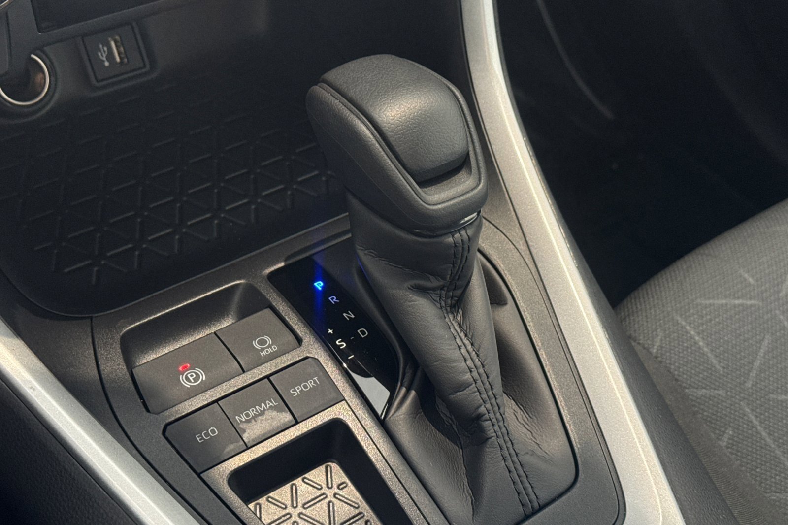 Certified 2025 Toyota RAV4 XLE image 28