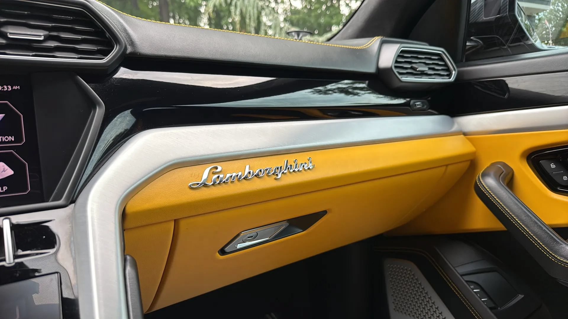 Used 2019 Lamborghini Urus AWD/4WD image 41