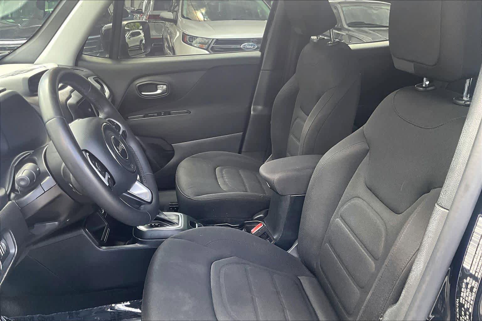 Used 2020 Jeep Renegade Latitude w/ Popular Equipment Group FWD image 9