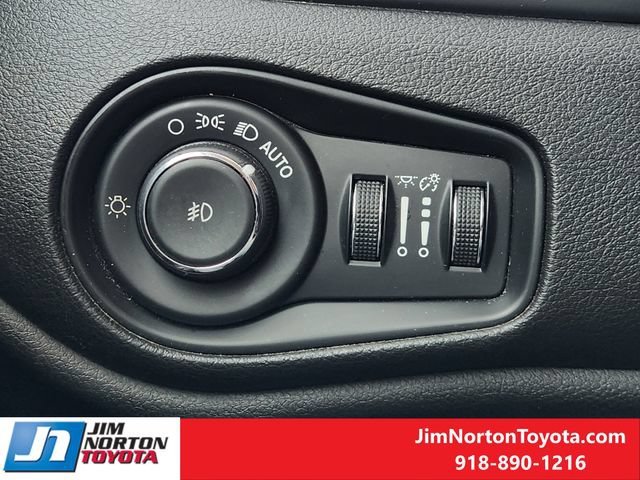 Used 2016 Jeep Renegade Trailhawk AWD/4WD image 24
