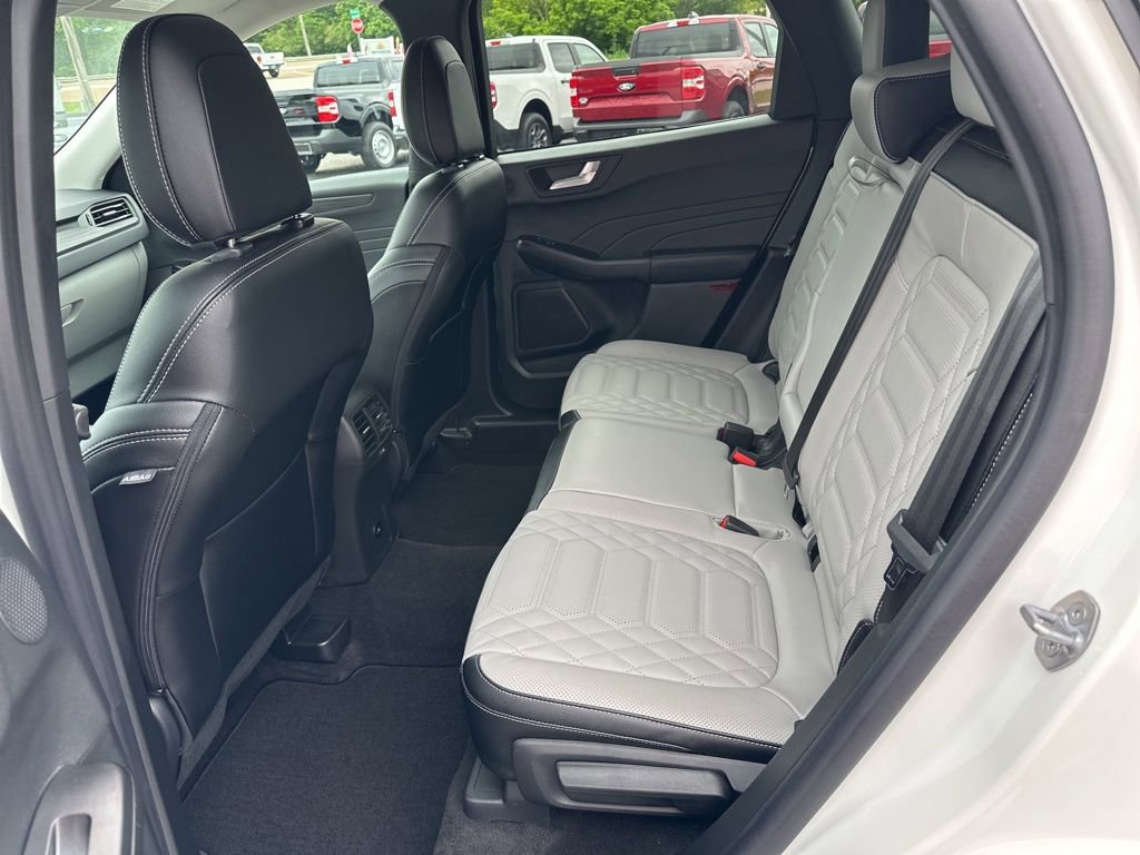 Used 2024 Ford Escape Platinum w/ Premium Technology Package AWD/4WD image 15