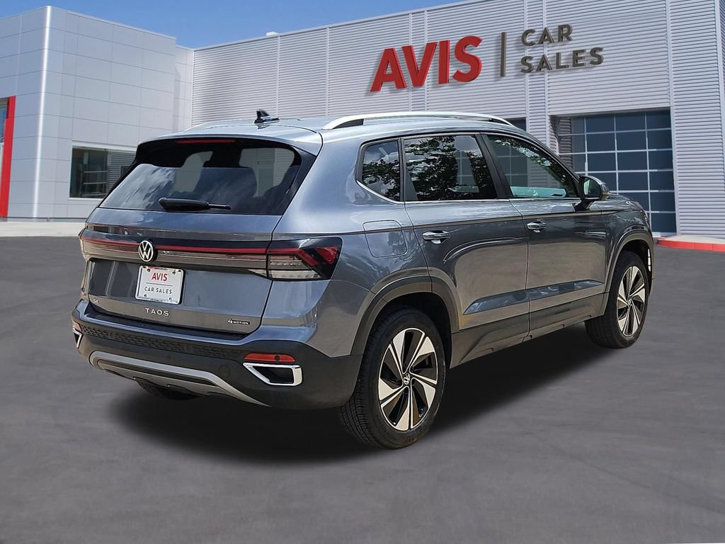 Used 2025 Volkswagen Taos SE AWD/4WD image 6