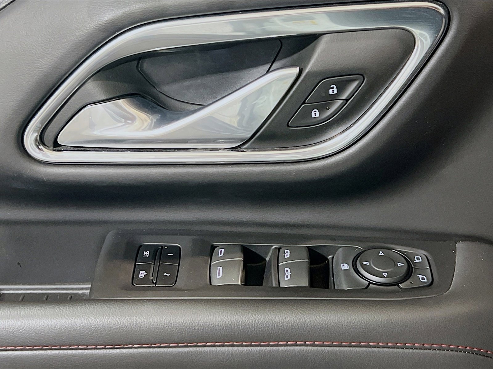 Used 2024 Chevrolet Suburban RST RWD image 13