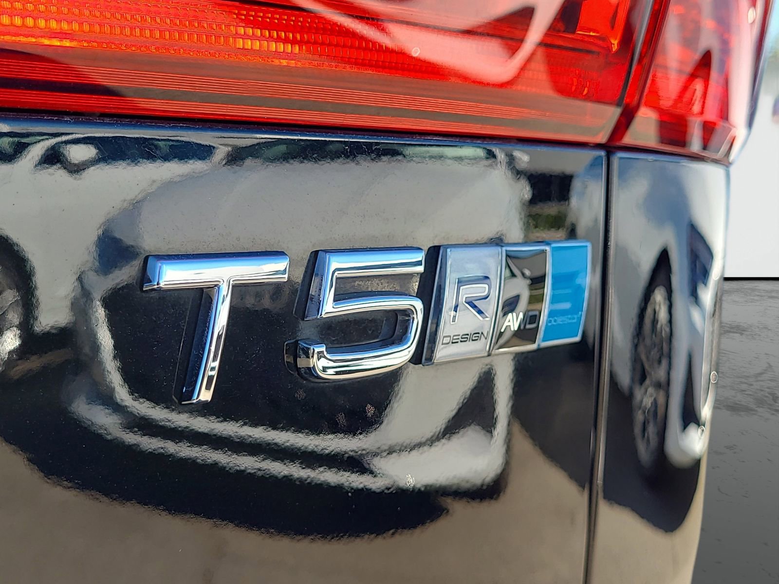 Used 2019 Volvo XC60 T5 R-Design w/ Protection Package Premier image 8