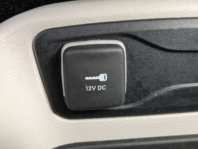 Used 2023 Chrysler Voyager LX image 28