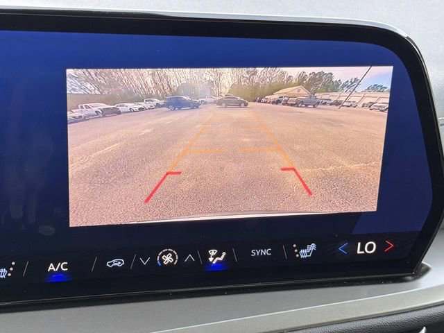 Used 2025 Chevrolet Traverse LT image 27