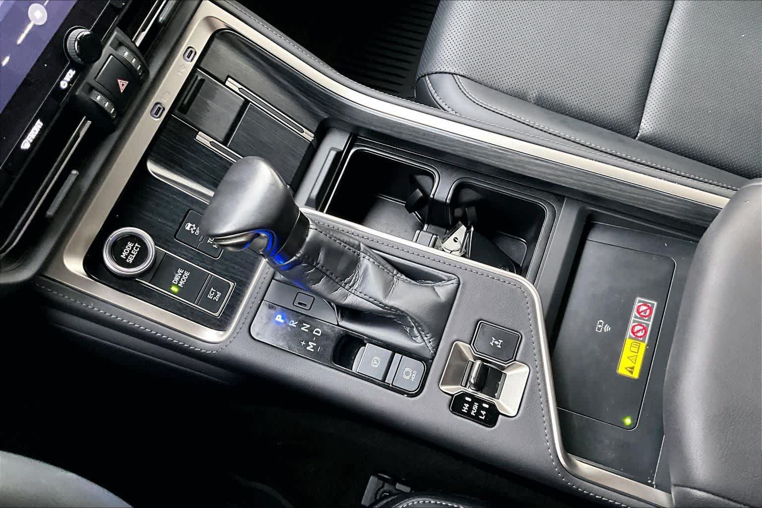 Used 2025 Lexus GX 550 w/ Accessory Package (2T) AWD/4WD image 16
