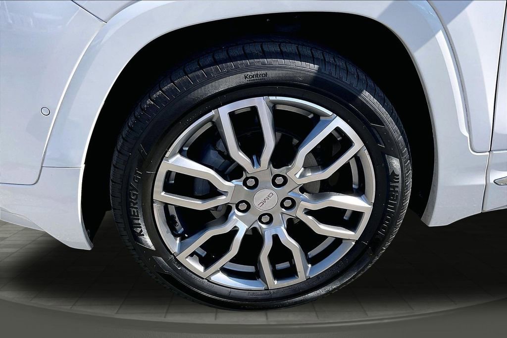 Used 2023 GMC Terrain Denali w/ Denali Premium Package image 9