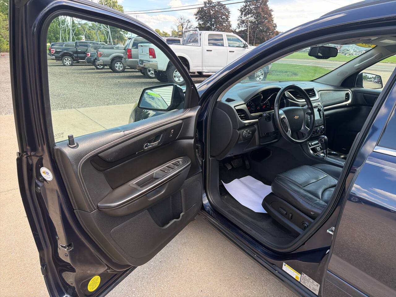 Used 2015 Chevrolet Traverse LT FWD image 11