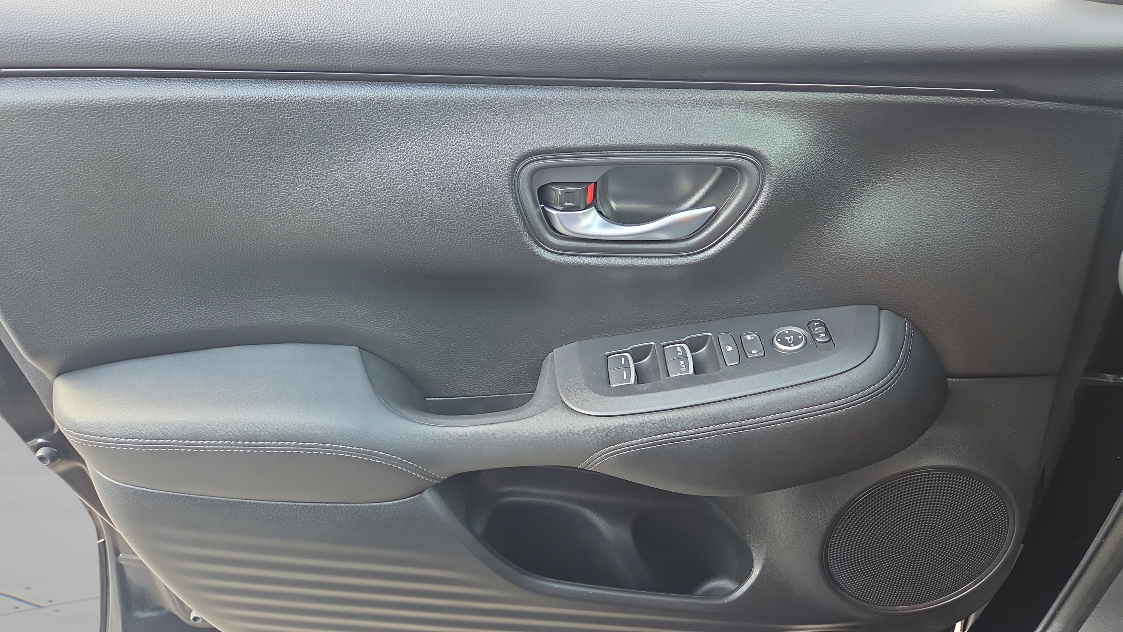 Certified 2025 Honda HR-V EX-L image 34