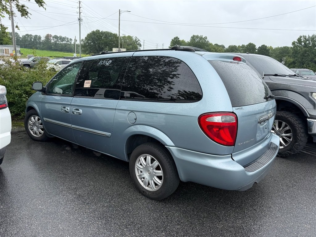 Used 2005 Chrysler Town & Country Touring FWD image 2