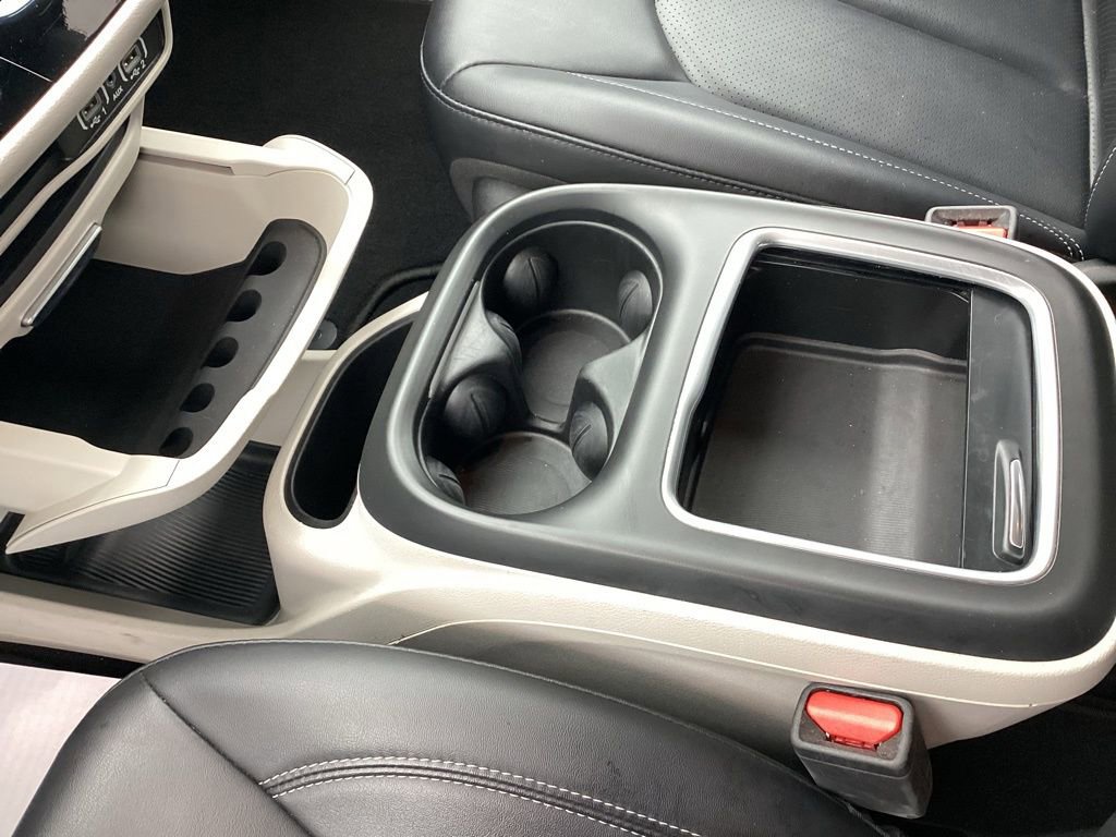 Used 2024 Chrysler Pacifica Touring-L image 38