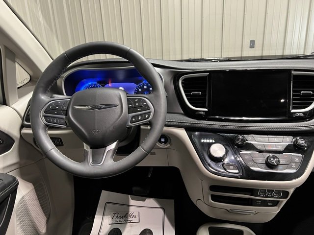 Used 2022 Chrysler Pacifica Touring-L image 34