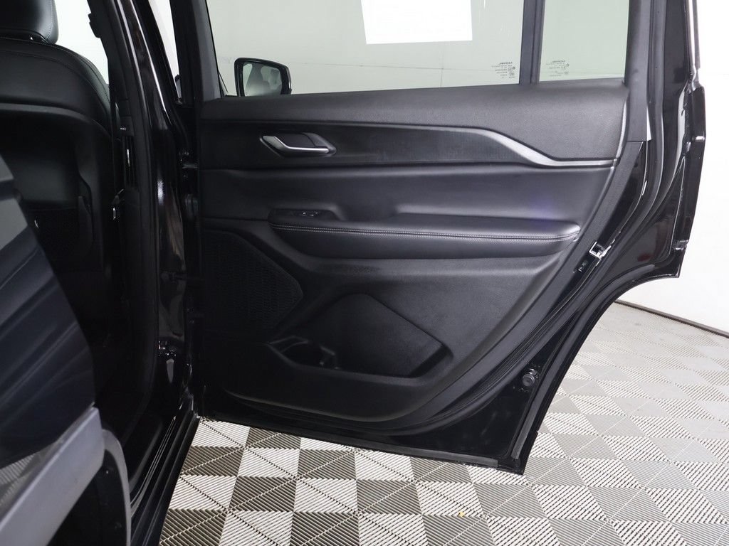 Used 2023 Jeep Grand Cherokee L Laredo AWD/4WD image 25