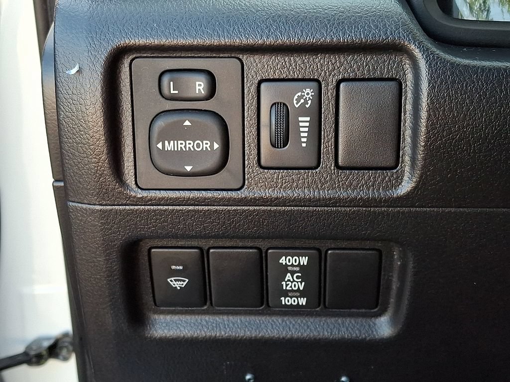 Used 2018 Toyota 4Runner SR5 AWD/4WD image 26