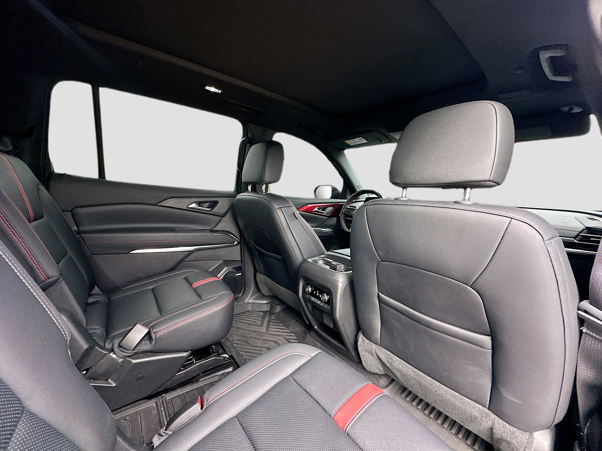 Used 2025 Chevrolet Traverse RS image 33