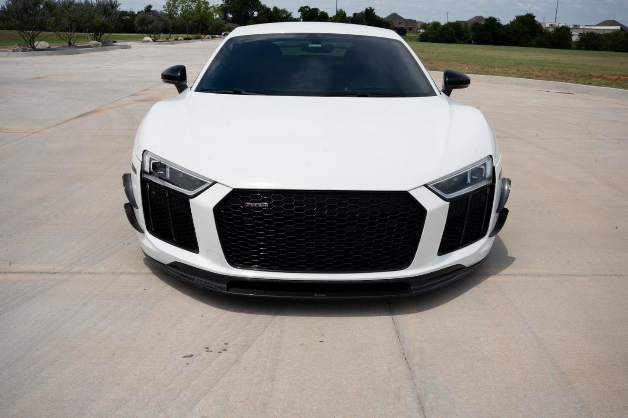 Used 2018 Audi R8 V10 RWD image 2