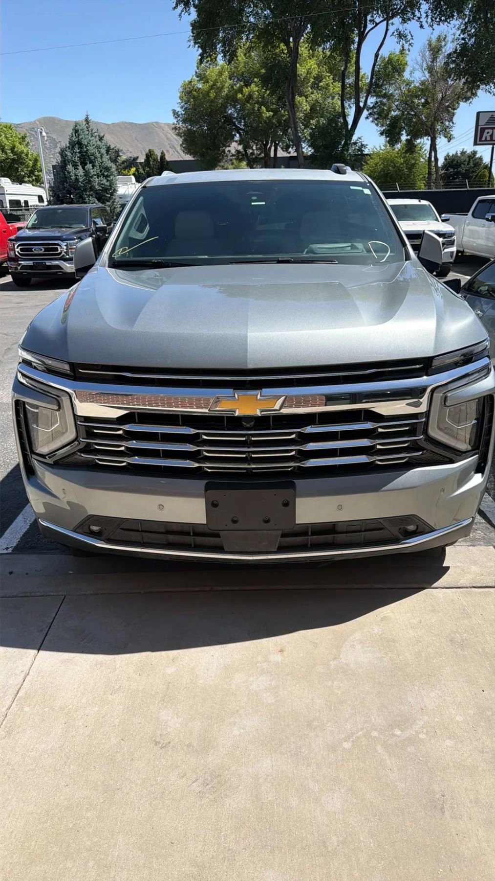 Used 2025 Chevrolet Suburban Premier AWD/4WD image 1