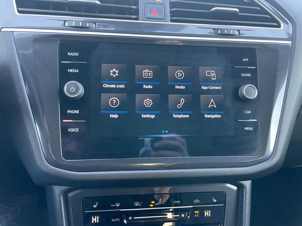 Used 2024 Volkswagen Tiguan SE image 16