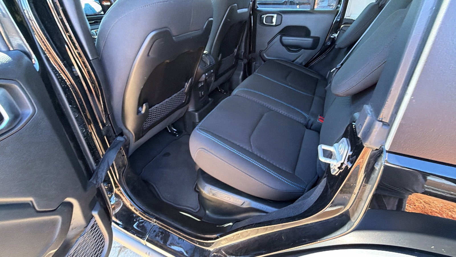 Used 2025 Jeep Wrangler Unlimited Rubicon 4xe w/ Convenience Group image 23