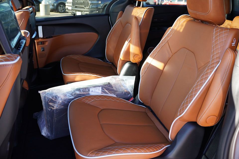 New 2026 Chrysler Pacifica Pinnacle image 11