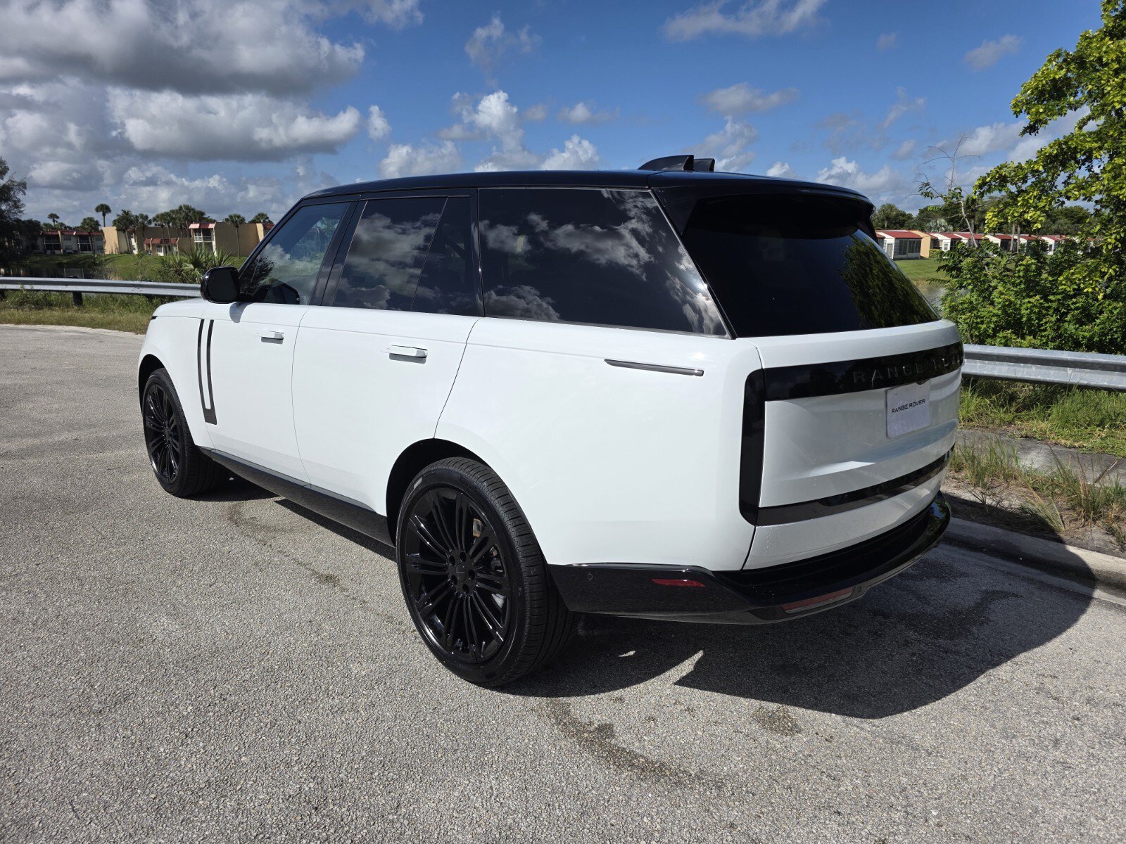 New 2026 Land Rover Range Rover SE AWD/4WD image 2