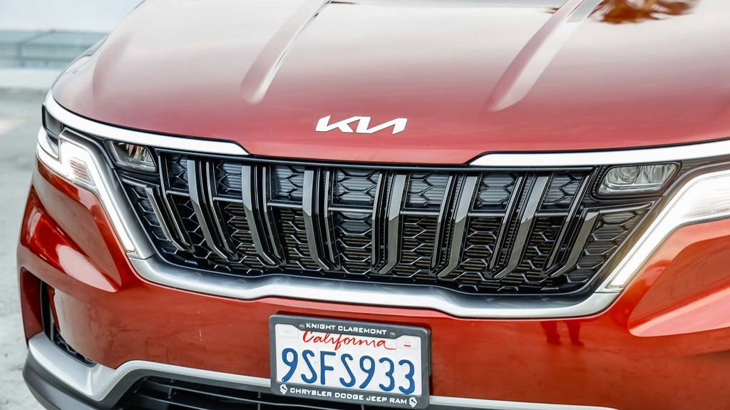 Used 2024 Kia Carnival LX image 6